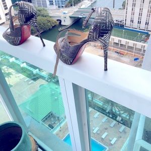 Gently worn cl red bottoms . I barely wore them they’re a bit smaller for me .